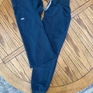 Figs Women’s Scrub Set